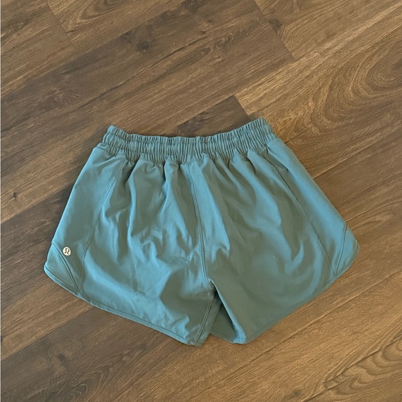 Lululemon Hotty Hot Long 4” Shorts Green Size 4 Tall - Picture 4 of 5